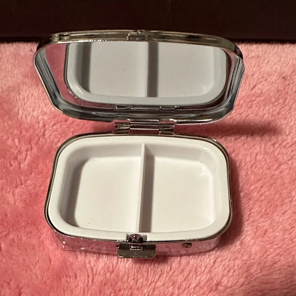 Bee Design Vitamin/Pill Box - Picture 2 of 2